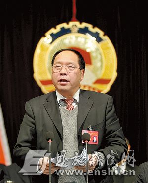 恩施州政协七届二次会议胜利闭幕