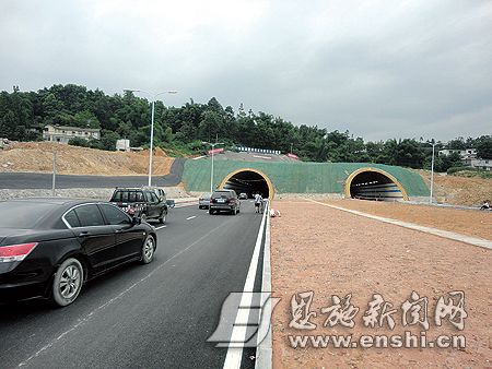 恩施州城许家坪机场隧道单线贯通