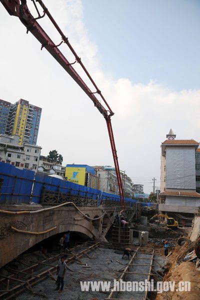 恩施州城三孔桥加宽工程稳步推进
