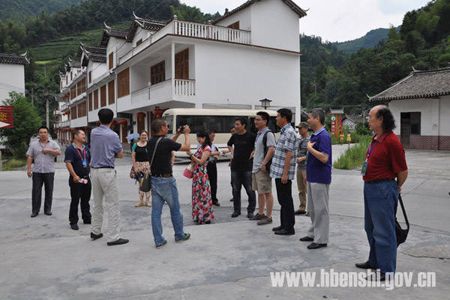 全国著名作家诗人来恩施市采风