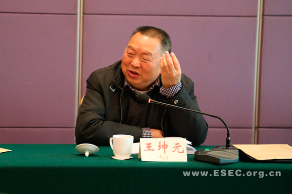 图为州企联会长王坤元发表讲话